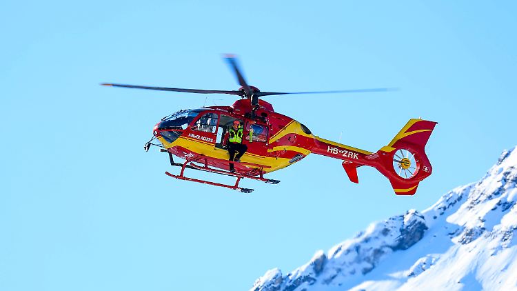 Der Rettungshelikopter ist bei den Weltcup-Rennen in diesem Winter im Dauereinsatz.