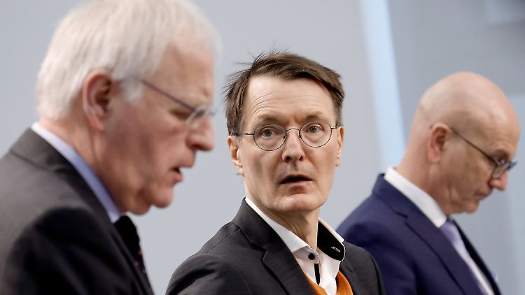Laut Reinhard Sager, Landkreistag-Präsident (links), werden die Reformpläne Klinikinsolvenzen nicht stoppen.