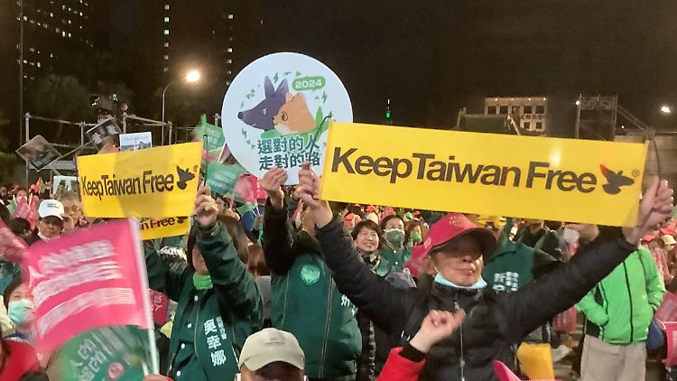 Anhänger der Demokratischen Fortschrittspartei fordern im Wahlkampf ein freies Taiwan.