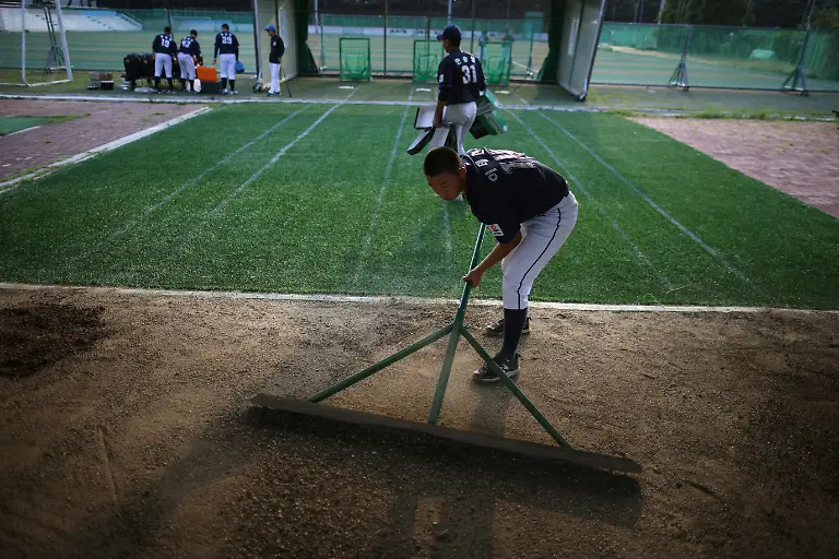 2023-12-12T230305Z-1975691485-RC2W63AVJEMA-RTRMADP-3-SOUTHKOREA-AGEING-BASEBALL