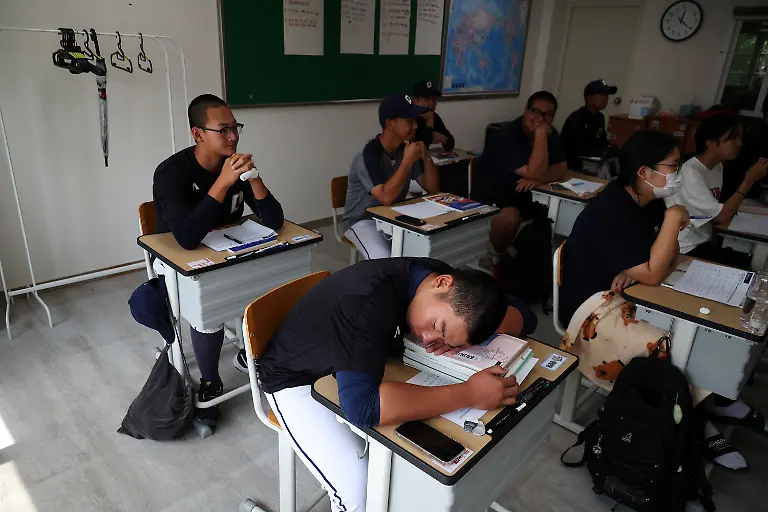 2023-12-12T230306Z-230502648-RC2R63AU16T7-RTRMADP-3-SOUTHKOREA-AGEING-BASEBALL