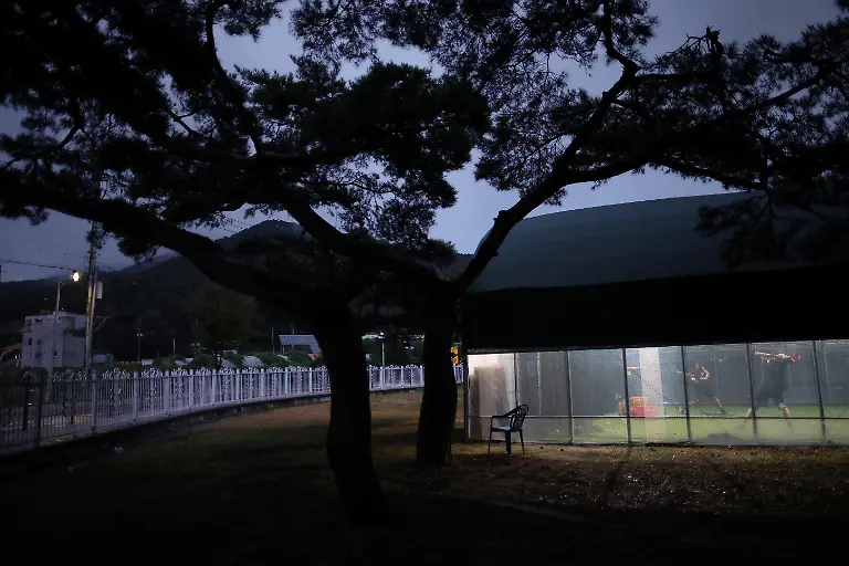 2023-12-12T230253Z-270319648-RC2L73AQ8V41-RTRMADP-3-SOUTHKOREA-AGEING-BASEBALL