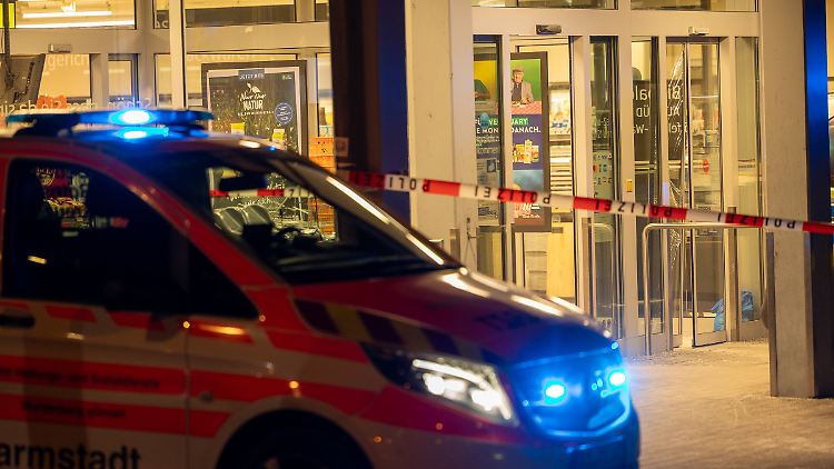 Zum Zeitpunkt der Tat befanden sich auch mehrere Kunden in dem Supermarkt. 