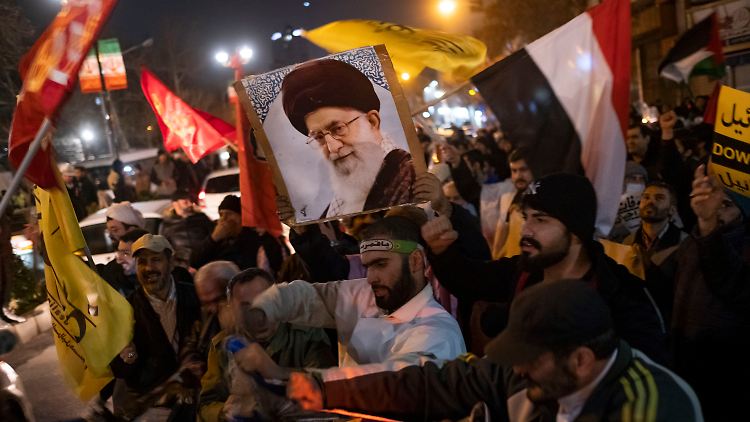 Antiamerikanische Demonstration in Teheran nach den Militärschlägen auf die Huthi-Milizen. 