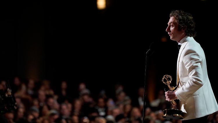 Jeremy Allen White ("The Bear", "Shameless") dürfte sich mittlerweile an rote Teppiche gewöhnt haben. 