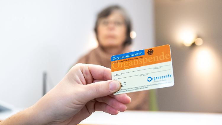 Viele Arztpraxen haben den Organspendeausweis vorrätig.