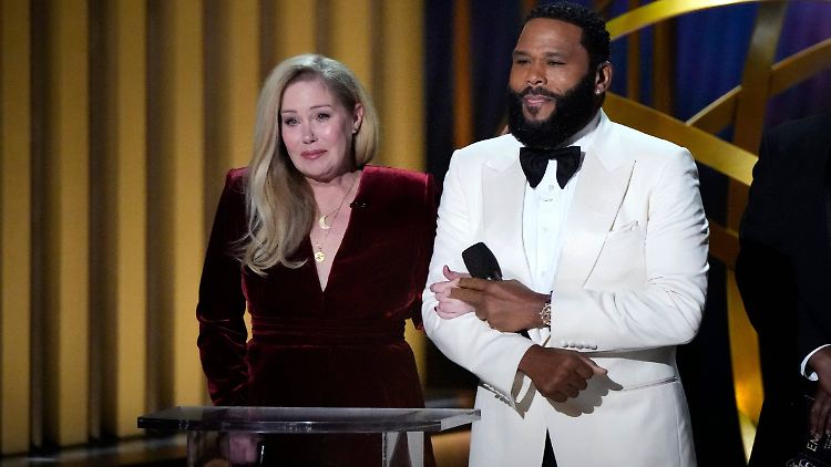 An der Seite von Host Anthony Anderson kamen Christina Applegate die Tränen.