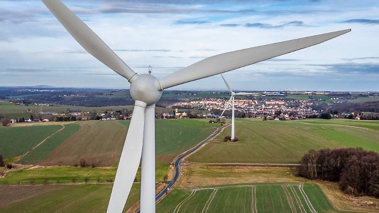 Besonders im Norden werden viele Windkraftanlagen gebaut - im Süden hingegen deutlich weniger.