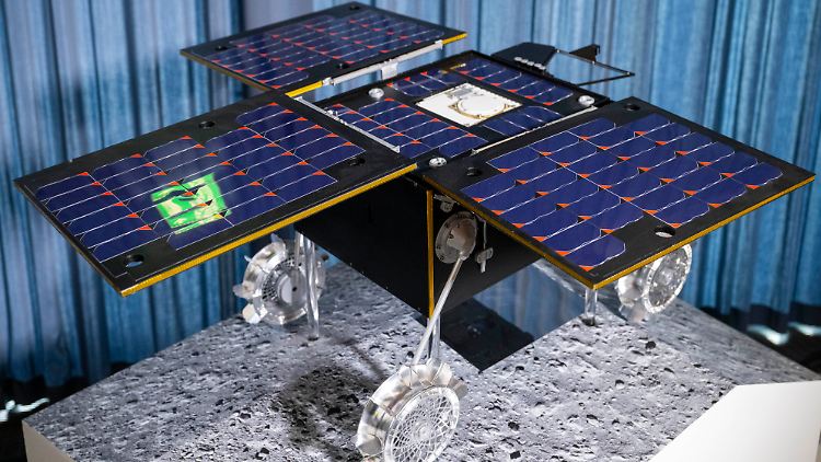 Modell des Mars-Rovers "Idefix" bei einer Pressekonferenz des Deutschen Zentrums für Luft- und Raumfahrt: Der deutsch-französische Rover soll Teil der japanischen Mars Mission MMX (Martian Moons Exploration) werden und die Marsmonde Phobos und Deimos erkunden.