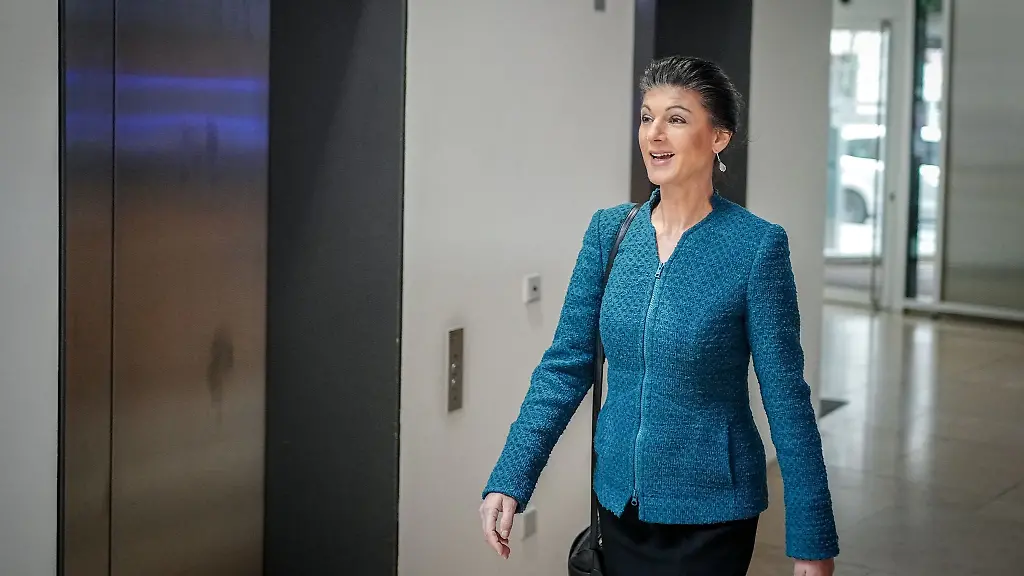 Sahra-Wagenknecht-Bundestagsabgeordnete-gibt-zur-Konstituierung-der-Gruppe-Buendnis-Sahra-Wagenknecht-Fuer-Vernunft-und-Gerechtigkeit-eine-Pressekonferenz