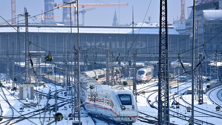 Die Bahn bereitet sich "intensiv" auf die angekündigte Wetterlage vor.