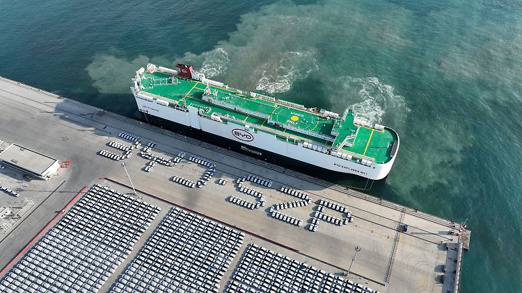 Der chinesische E-Autobauer BYD liefert E-Autos jetzt mit seinem ersten eigenen Autofrachter aus: Die "Explorer No. 1“ ist der erste in China hergestellte Carcarrier, der für den Transport und Export inländischer E-Autos ins Ausland gebaut wurde.
