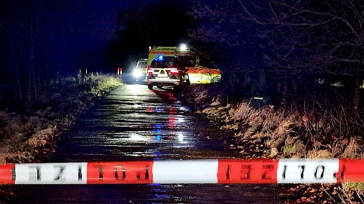 Das Auto mit Mutter und Sohn fand die Polizei an einem Waldweg.