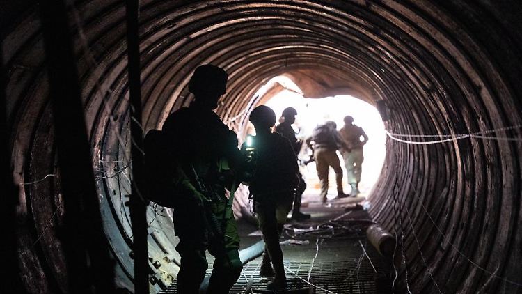 Ein Tunnel in Gaza soll so breit sein, dass ein hoher Hamas-Funktionär mit seinem Auto hineinfahren konnte. Ein anderer soll sich über fast drei Fußballfelder erstrecken.