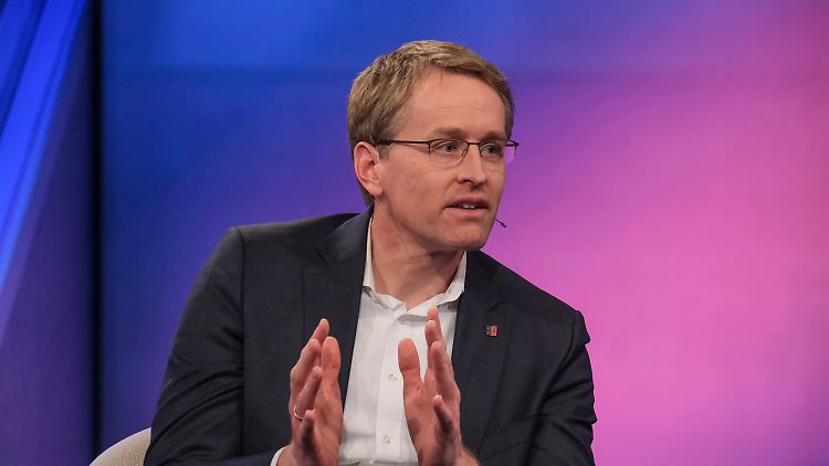 Schleswig-Holsteins Ministerpräsident Günther rät bei einem Verbotsverfahren bis mindestens Februar abzuwarten.