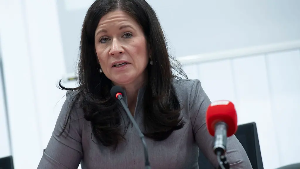 Nach-Abschluss-der-Kultusministerkonferenz-KMK-stellt-sich-Praesidentin-Katharina-Guenther-Wuensch-den-Fragen-der-Journalisten