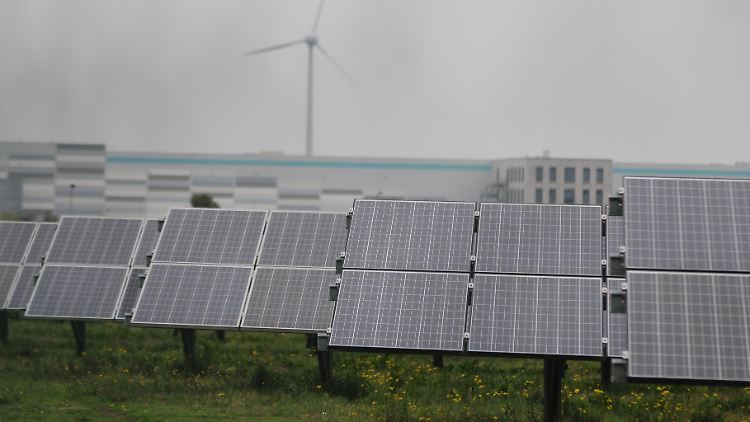 Ein großer Solarpark mit Modulen von Meyer Burger steht im sachsen-anhaltischen Bitterfeld-Wolfen.