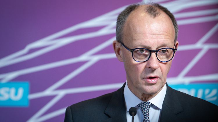 CDU-Chef Merz will, dass der Bundestag den Bundeskanzler auffordert, der Ukraine die Marschflugkörper "endlich zu liefern".