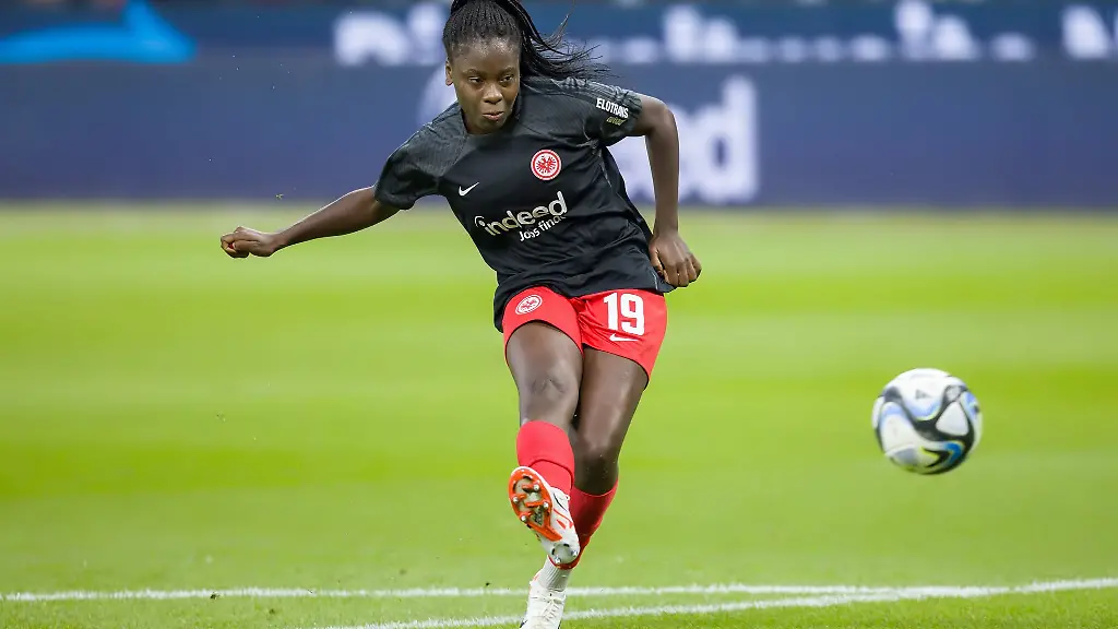 Nicole-Anyomi-Eintracht-Frankfurt-19-erzielt-das-1-0-fuer-die-Eintracht