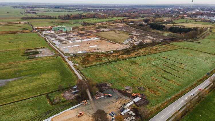 Nahe der B203 im Ortsteil Lohe-Rickelshof im Kreis Dithmarschen entsteht das Werk.