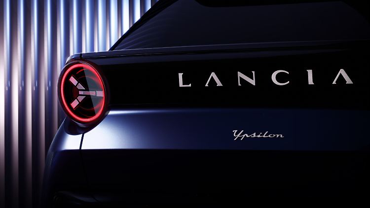 Der neue Lancia Ypsilon scharrt bereits mit den Hufen. Hier sein Rückleuchten-Design im Stratos-Stil.