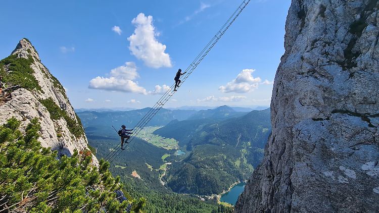 Viele Menschen, die sich auf den Klettersteig am Donnerkogel mit seiner Himmelsleiter wagen, sind schlecht ausgerüstet.