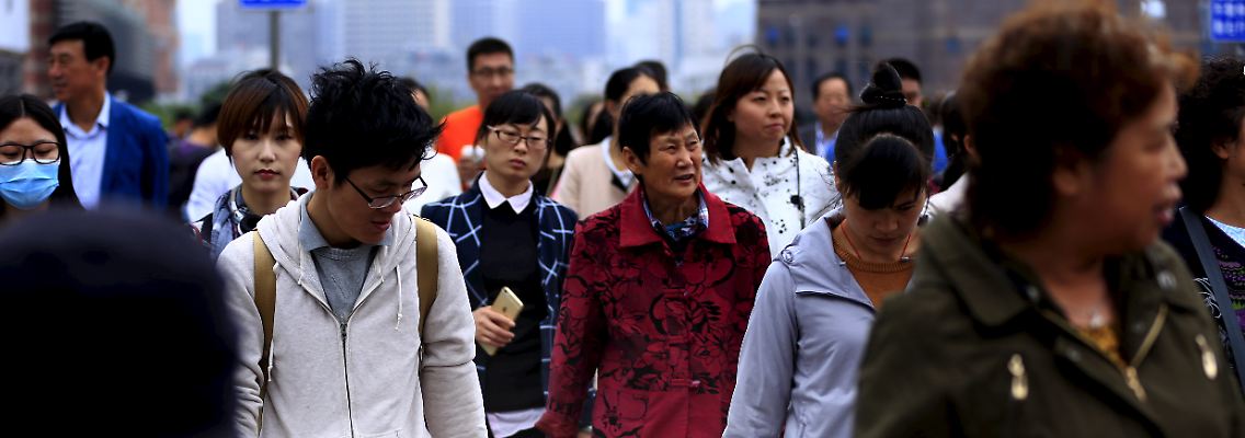 2015-10-30T120000Z_2003196632_GF20000038722_RTRMADP_3_CHINA-POPULATION.JPG