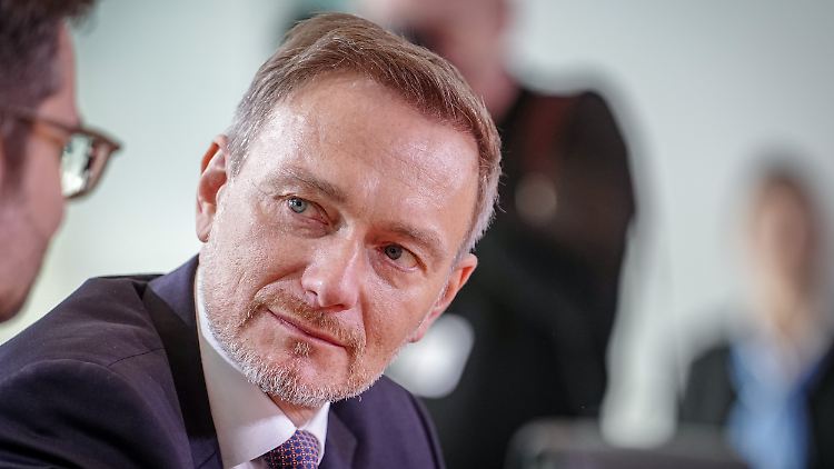 Für Finanzminister Lindner der Kern: Die Schuldenbremse wird 2024 eingehalten. 