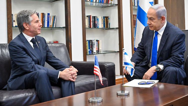 US-Außenminister Blinken und der israelische Ministerpräsident Netanjahu sind uneins hinsichtlich einer Lösung des Nahost-Konflikts.