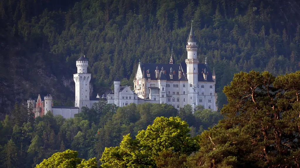 Das-Schloss-Neuschwanstein-im-Morgenlicht