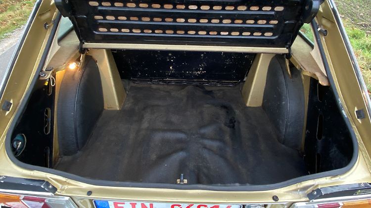 In den großen Kofferraum mit bis zu 1450 Litern Volumen passt verdammt viel Reisegepäck.