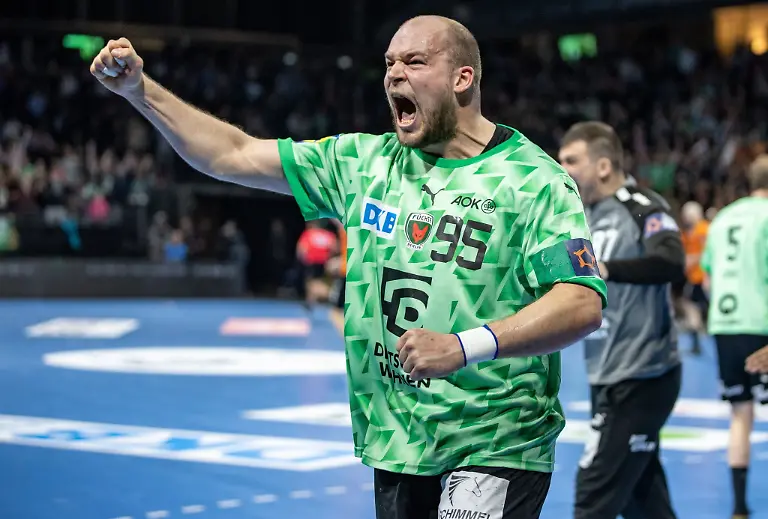 Berlins-Paul-Drux-jubelt-nach-einem-Tor