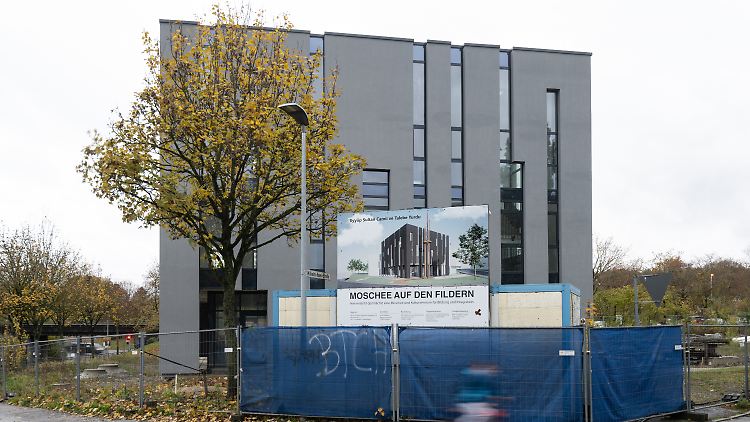 Laut dem Erbbaurecht hätte die "Moschee auf den Fildern" im Landkreis Esslingen in Baden-Württemberg innerhalb von vier Jahren fertiggestellt werden müssen.
