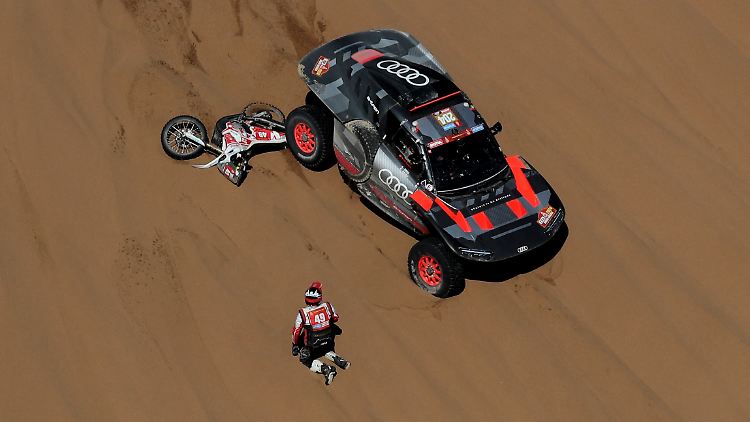 Carlos Sainz und der Audi RS Q e-tron.