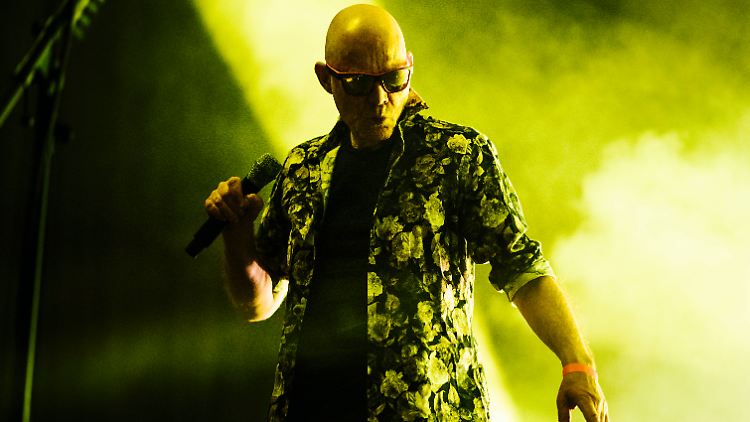 Die Schadensbegrenzung ist ihm geglückt: The-Sisters-of-Mercy-Frontmann Andrew Eldritch bei seinem Berlin-Auftritt am Donnerstagabend.