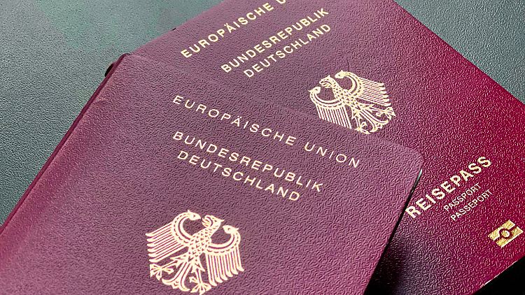 In Pass und Personalausweis soll künftig ein neues separates Datenfeld geschaffen werden, wo der Doktorgrad eingetragen werden kann.