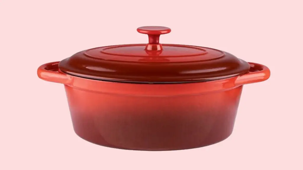 In-einem-Braeter-aus-Gusseisen-wird-der-Braten-innen-zart-und-aussen-knusprig