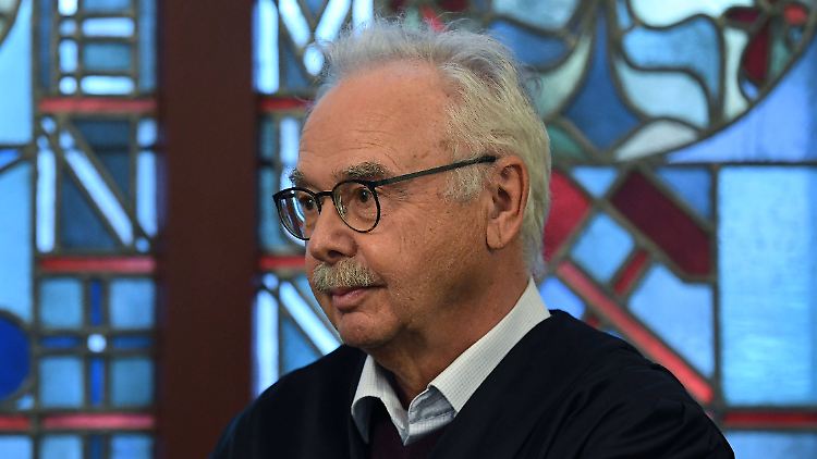 Thomas Feltes vertritt Familienmitglieder von Dramé, die im Prozess als Nebenkläger auftreten. Der Strafverteidiger beschäftigt sich seit mehr als zehn Jahren mit Polizeigewalt.
