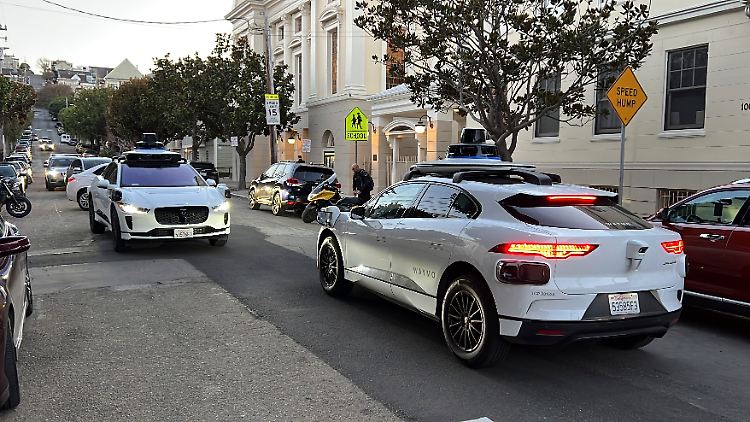 Die Google-Schwester Waymo ist bei fahrerlosen Taxis neben Baidu aus China weltweit führend.