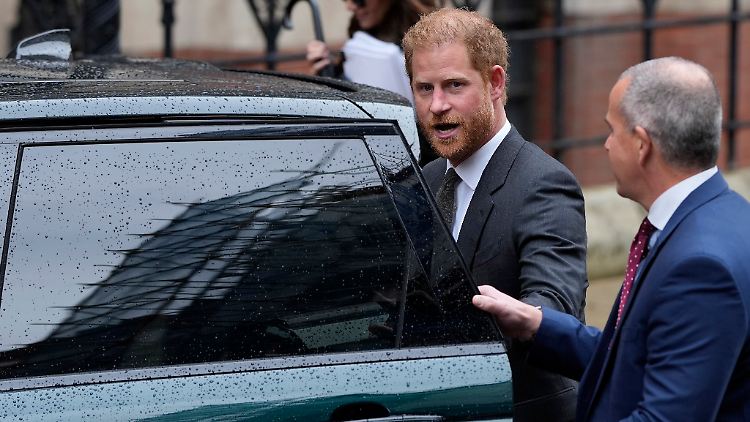 Prinz Harry beim Verlassen des Royal Courts of Justice in London im vergangenen Jahr. 