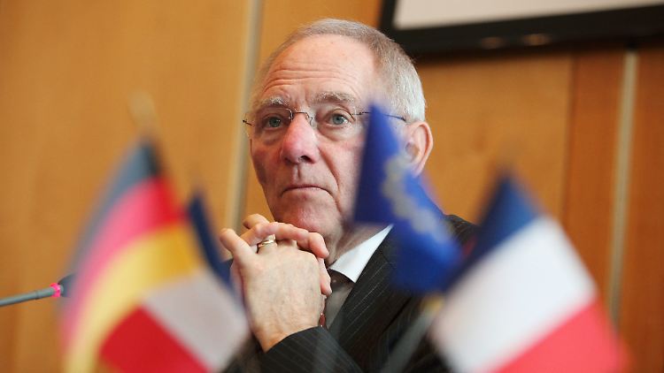Wolfgang Schäuble 2012 in seiner Funktion als Bundesfinanzminister beim Treffen des deutsch-französischen Finanz- und Wirtschaftsrats in Paris.