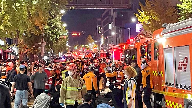 2022 herrschte im Ausgehviertel Itaewon absolutes Chaos.