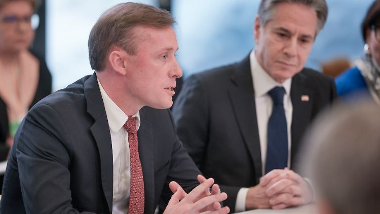 Sicherheitsberater Sullivan mit US-Außenminister Anthony Blinken in Davos.