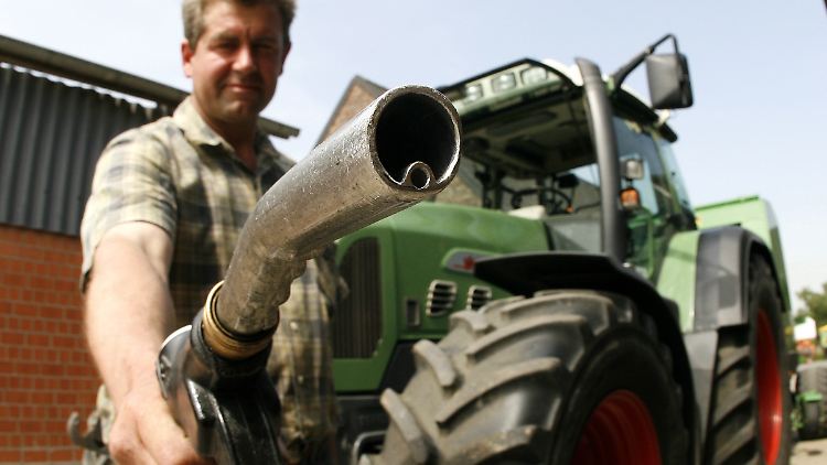 Traktoren benötigen viel Diesel, Bauern trifft der höhere CO2-Preis entsprechend hart. 