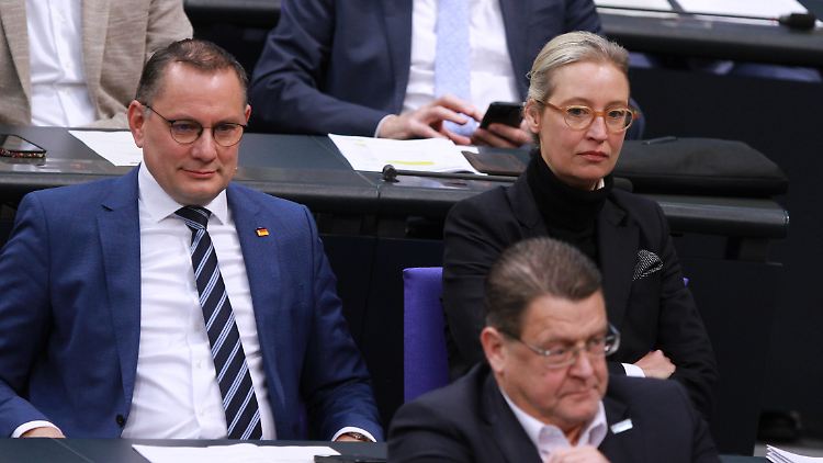 Ein Parteiverbot ist schwierig, aber die AfD könnte möglicherweise von der Parteienfinanzierung ausgeschlossen werden. 