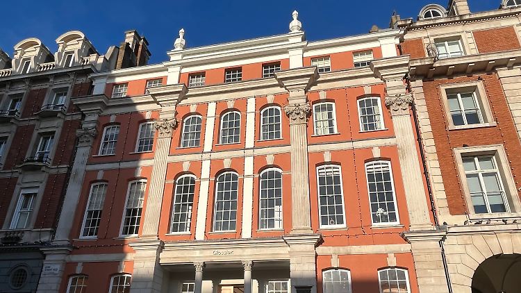 Das "Grand Hotel" in der King Street am Covent Garden in London gilt als die erste Luxusherberge unter diesem Namen.