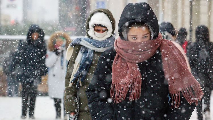 Bei Temperaturen weit unter null Grad sind in etlichen russischen Regionen die Heizungen ausgefallen.