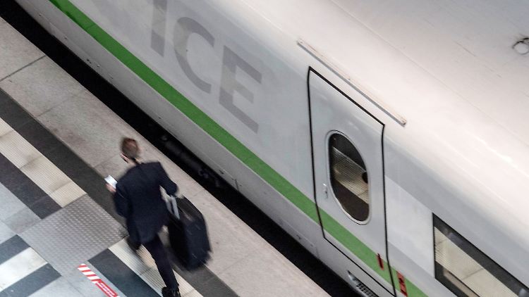 Bahn-Stillstand: Bei Streik müssen Arbeitnehmer im Zweifelsfall auf andere Fortbewegungsmittel zurückgreifen, um pünktlich zur Arbeit zu erscheinen.