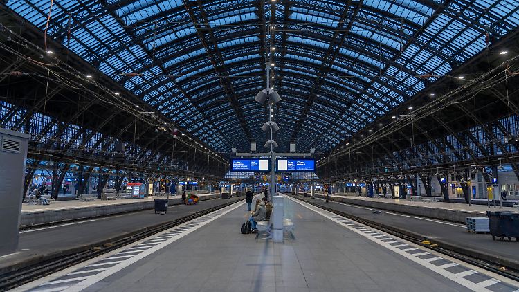 Der sechstägige Bahnstreik könnte immense volkswirtschaftliche Kosten verursachen.