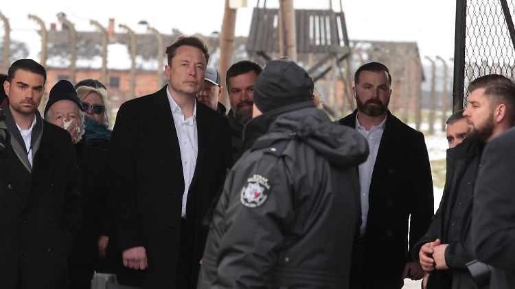 Elon Musk besucht das ehemalige Konzentrationslager Auschwitz-Birkenau und nimmt im Anschluss in Krakau an einer Diskussionsveranstaltung teil.